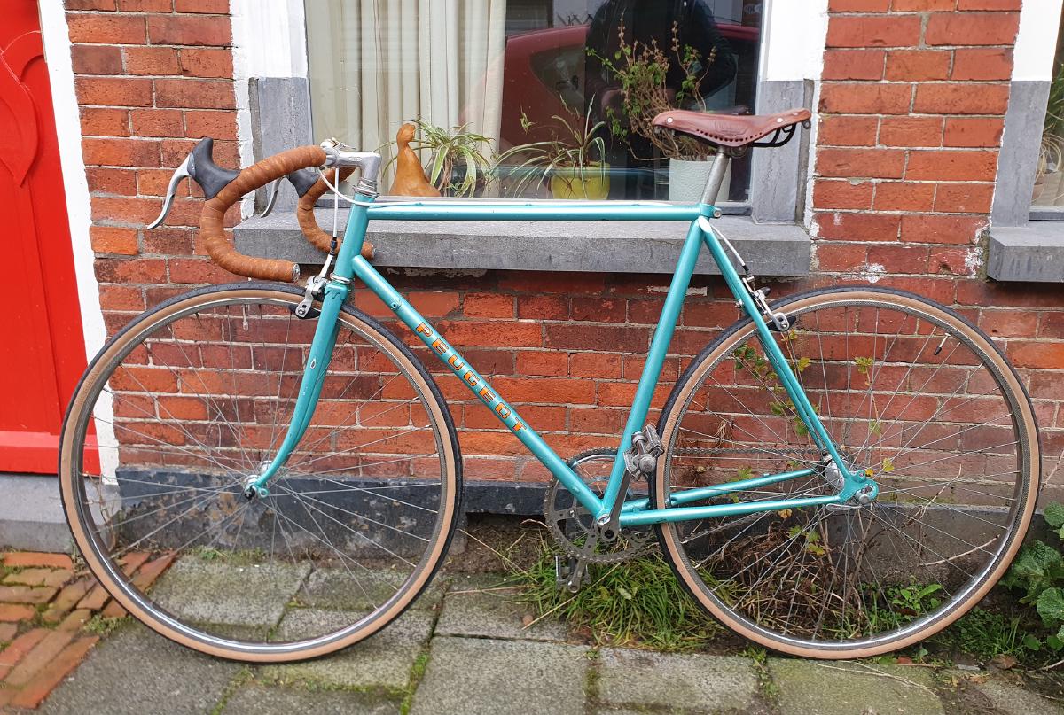 Featured image for Fixing up a vintage Peugeot bike